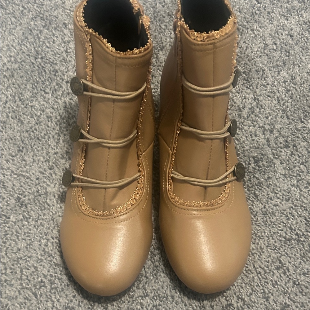 Elegant Tan Heeled Boots with Button Details
